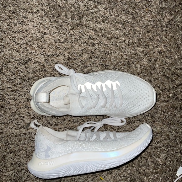 Women’s UA Flow Velociti Wind 2 CN Running Shoes - Picture 3 of 3